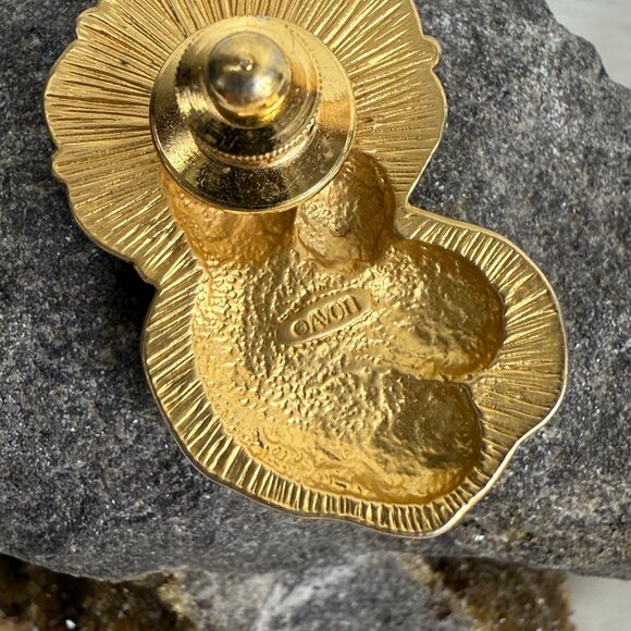 Vintage Avon Gold Tone & Green Enamel Mary w/ Jesus Lapel Pin - Picture 4 of 5